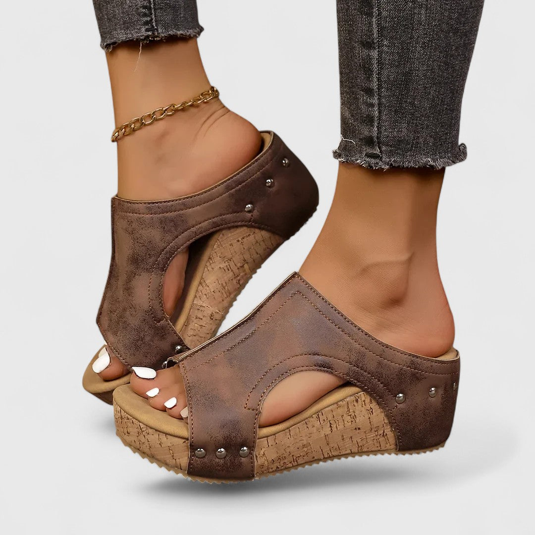 Marigo - Ορθοπεδικές πλατφόρμες σανδάλια με κομψό σχέδιο