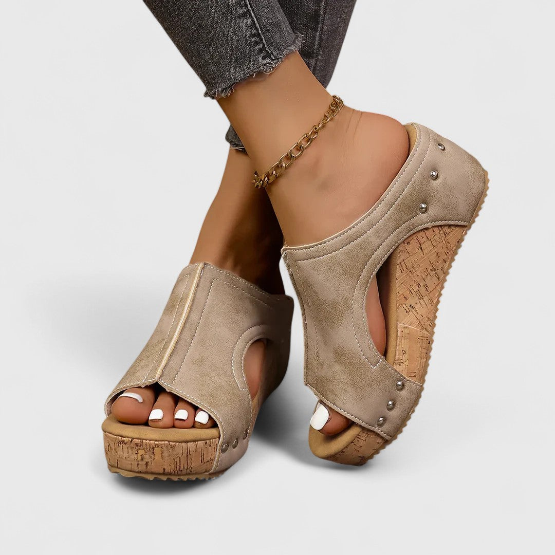 Marigo - Ορθοπεδικές πλατφόρμες σανδάλια με κομψό σχέδιο